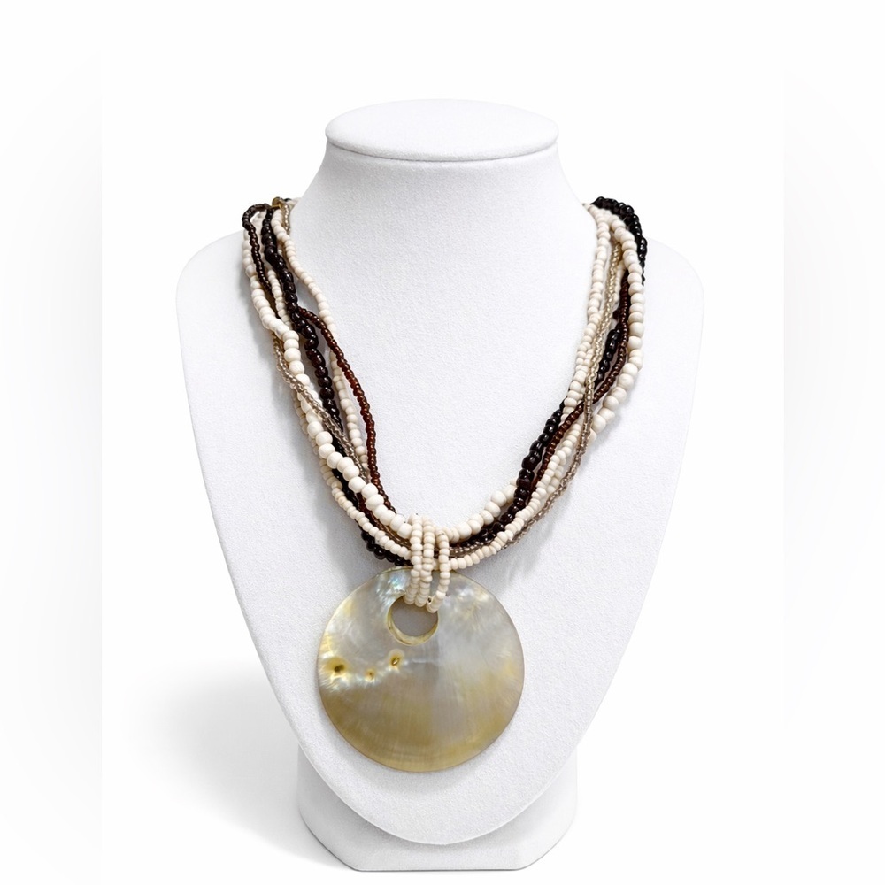 ☀️Vintage Chic Multi-Strand Shell Pendant Necklace with mother of pearl.